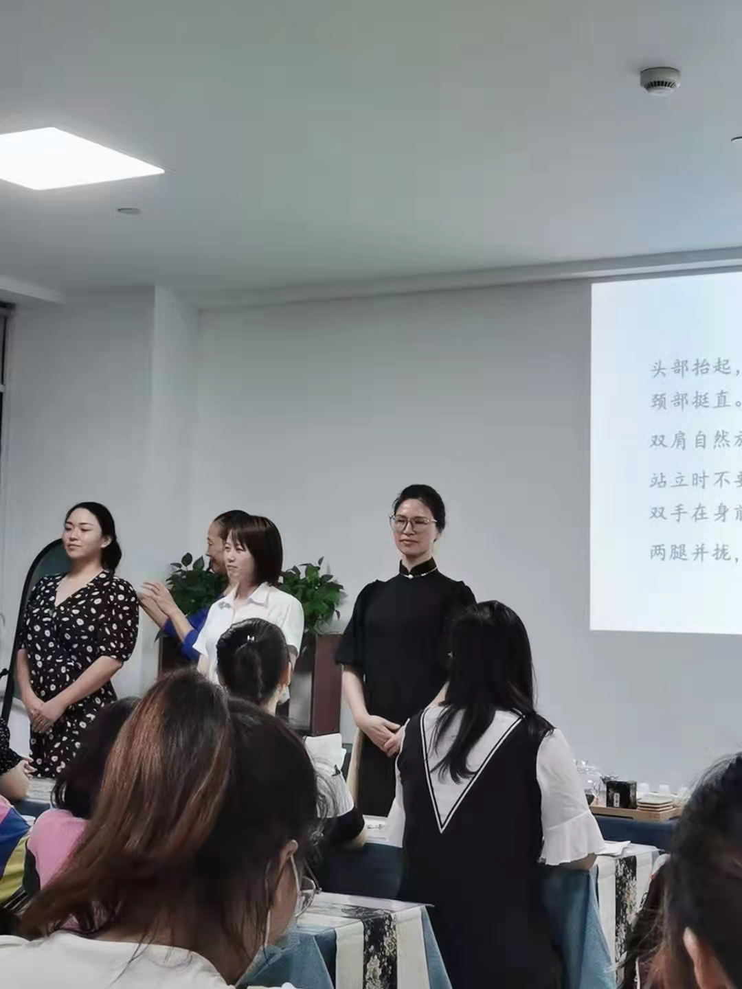 茶艺师中级培训：礼仪（站姿）